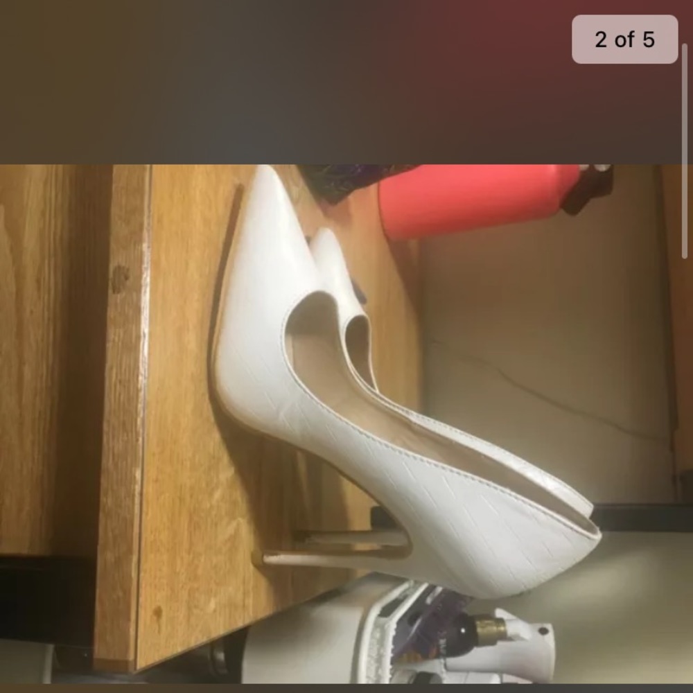 White croc white heel. US size 8. UK size 6.